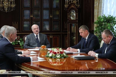 Лукашенко поддержал проект указа по&nbsp;зарплатам в&nbsp;бюджетной сфере
